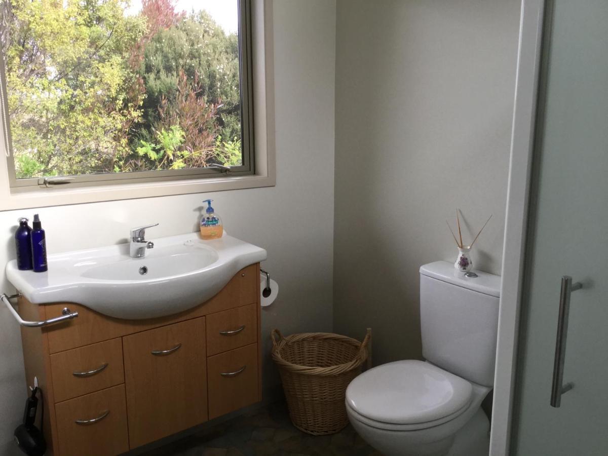 2 Views At Tasman Bed & Breakfast Екстериор снимка
